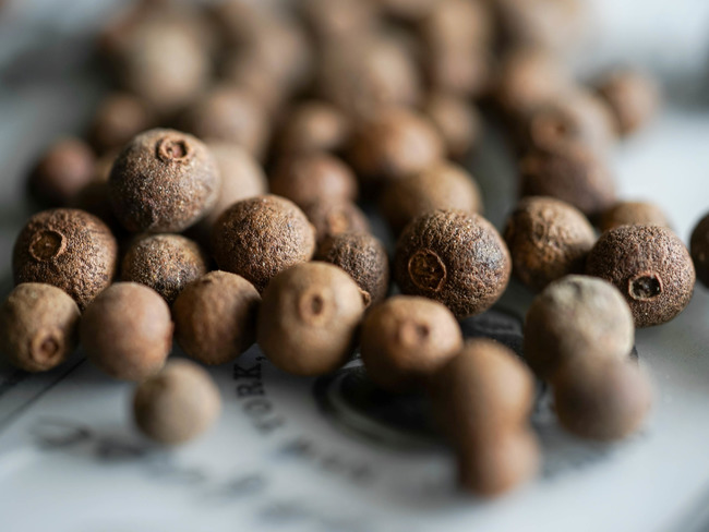 Le quatre épices - Histoire, propriétés et cuisine du quatre épices